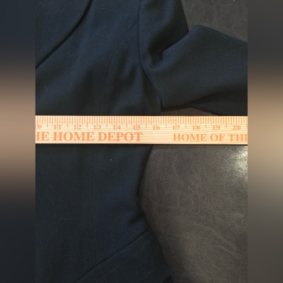 Bebe Woman’s Black Wool Blazer w/Rayon Lining, Single-Breasted 4-Button; Size 2 - Picture 7 of 8